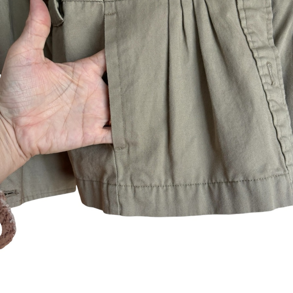 GAP~ Khaki Long Sleeve Pleated Front Shirt Size Medium - Picture 3 of 8